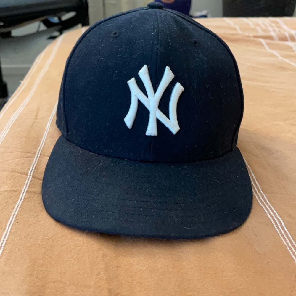 New York Yankees men’s baseball hat lightly worn